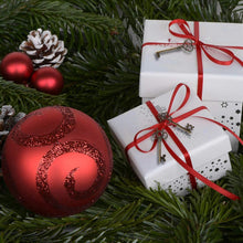 Load image into Gallery viewer, Mixed Set of 30 Large Skeleton Keys with Antique Style Bronze Brass Skeleton Castle Dungeon Pirate Keys for Birthday Party Favors, Mini Treasure Toy Gifts, Medieval Middle Ages Theme