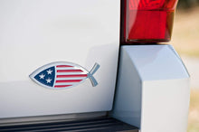 Load image into Gallery viewer, 2pcs Star-Spangled Fish Metallic Emblem